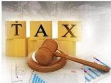 Biểu tượng thuế TAX và búa gỗ