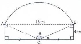 Bức tường có cung tròn AB tâm C, AB = 18 m và chiều cao phần chữ nhật 4 m