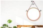 Chiếc gương tròn treo bằng hai dây MA và MB tiếp xúc tại A, B và góc giữa hai dây là 60°