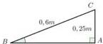 hình vẽ tam giác vuông ABC minh họa mặt bàn nghiêng với BC = 0,6m và AC = 0,25m