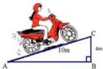 Hình vẽ tam giác vuông ABC vuông tại B với AC = 10m, BC = 4m mô tả mặt dốc và người đi xe máy lên dốc