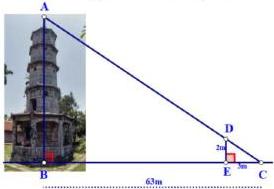 Hình tháp AB và cột DE cùng bóng trên mặt đất với BC = 63m, DE = 2m, EC = 3m