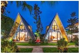 Hai căn lều gỗ hình lăng trụ tam giác