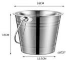 Chiếc xô hình nón cụt có đường kính đáy lớn 16 cm, đường kính đáy bé 10,5 cm và chiều cao 15 cm