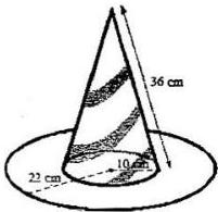 Hình chiếc mũ chú hề gồm thân nón có đường sinh 36 cm, bán kính đáy 10 cm và vành mũ hình vành khuyên có bán kính 22 cm và 10 cm