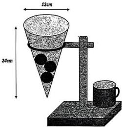 Thiết bị thí nghiệm hình nón rỗng đặt thẳng đứng có chiều cao 24cm, đường kính đáy 12cm, bên trong có ba viên bi hình cầu