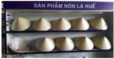 Kệ trưng bày sản phẩm nón lá Huế