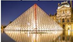 Kim tự tháp kính Louvre