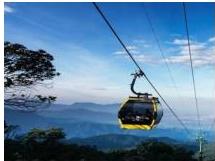 Hình ảnh cabin cáp treo Bà Nà Hill đang di chuyển trên dây cáp