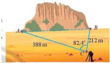 Hình vẽ ngọn núi với các điểm A, B, C, đoạn AC = 388 m, BC = 212 m, góc ACB = 82,4 độ và đường hầm AB là đoạn nét đứt